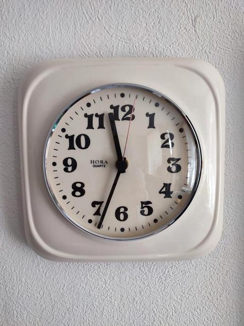 Vintage creme keramiek wandklok klok keukenklok Hora, Huis en Inrichting, Woonaccessoires | Klokken, Gebruikt, Wandklok, Ophalen of Verzenden