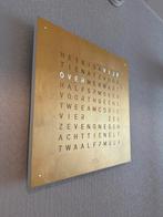Nieuw Qlocktwo Gold Woordklok Design Klok 45 x 45, Wandklok, Digitaal, Nieuw, Ophalen of Verzenden