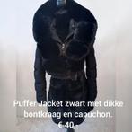 Warme puffer jas zwart met dikke bontkraag. Maat S. € 40,-, Ophalen