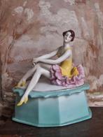 Antiek Art Deco Duits flapper girl half doll  poeder doos, Antiek en Kunst, Verzenden