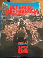 Het Groot Voetbalboek '84 - Voetbal International Jaarboek, Ophalen of Verzenden, Gelezen, Balsport