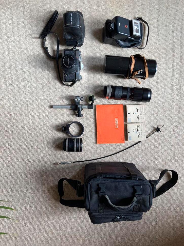 Konica Autoreflex T, analoge SLR camera met accesoires, Audio, Tv en Foto, Fotocamera's Analoog, Zo goed als nieuw, Spiegelreflex