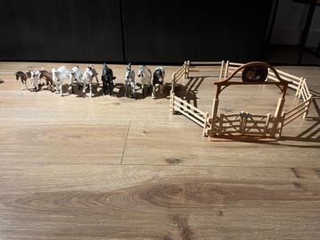 Schleich losse paarden, veulens, ruiter en paardenwei beschikbaar voor biedingen