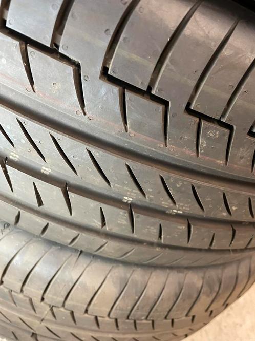 “215 55 18 continental. Demo. Puntjes zitten er nog op”, Auto-onderdelen, Banden en Velgen, Band(en), Zomerbanden, 18 inch, 215 mm