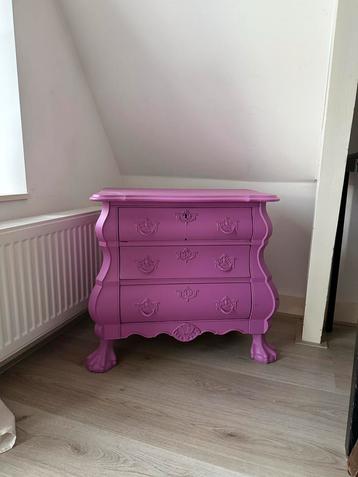 Vintage Roze Kastje met Lades beschikbaar voor biedingen