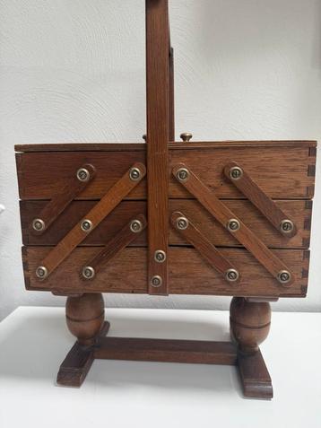 Retro vintage harmonica naaibox met bolpoten beschikbaar voor biedingen