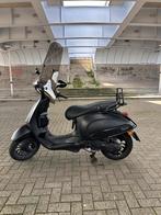 Vespa sprint, Fietsen en Brommers, Scooters | Vespa, Ophalen of Verzenden, Zo goed als nieuw, Benzine