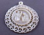 Om 1850 - 1900 Gesneden Religieus Amulet Parelmoer Schelp, Antiek en Kunst, Antiek | Religie, Ophalen of Verzenden