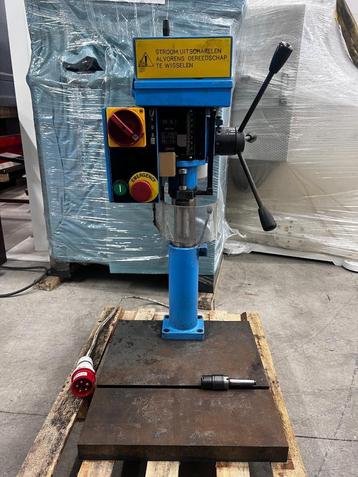 IMM tafelboormachine tapmachine tap machine kolomboormachine beschikbaar voor biedingen