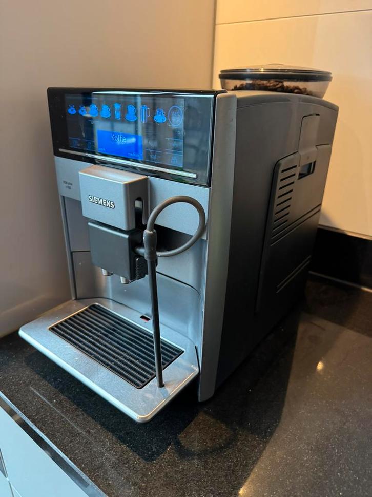 Siemens volautomaat eq6 plus 100 ,10 mnd oud, Witgoed en Apparatuur, Koffiezetapparaten, Zo goed als nieuw, Koffiemachine, Ophalen of Verzenden