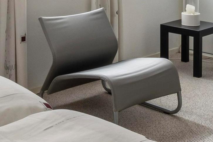 Moderne grijze stoel, Huis en Inrichting, Stoelen, Zo goed als nieuw, Eén, Metaal, Grijs, Ophalen