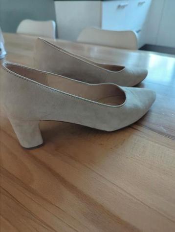 gabor pumps beige suède  beschikbaar voor biedingen