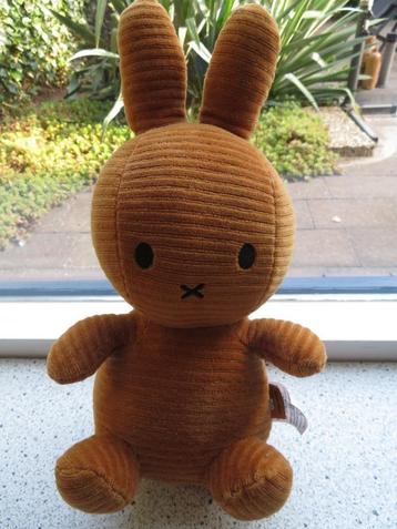 Konijn Miffy Nijntje okergeel fijn ribfluweel meet ca 35 cm beschikbaar voor biedingen