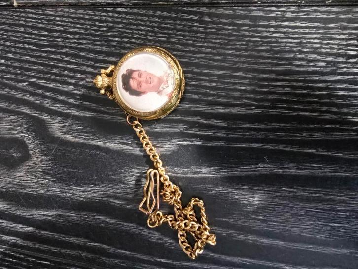 Elvis Presley Zakhorloge - Verzamelobject, Sieraden, Tassen en Uiterlijk, Broches, Gebruikt, Overige materialen, Goud, Minder dan 4 cm