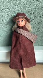 Barbie Sindy autumn days vintage 1983 cape hoed, Verzamelen, Poppen, Ophalen of Verzenden, Gebruikt, Kleertjes