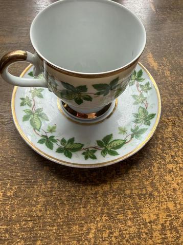 Kopje met schoteltje beschikbaar voor biedingen