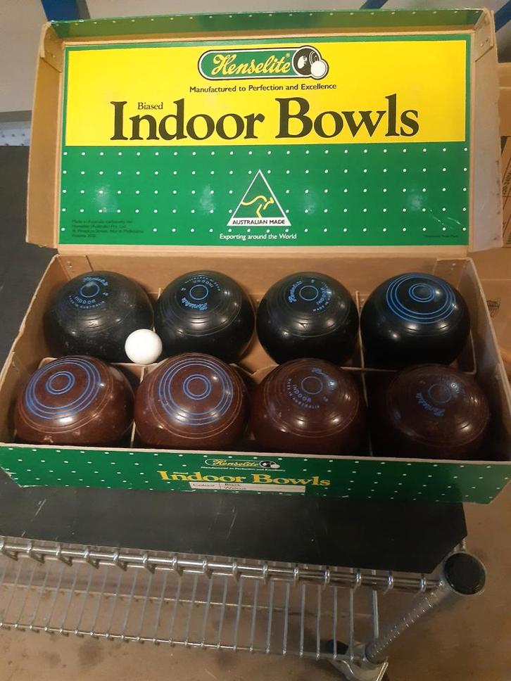 Bowls set - 8 stuks met target, Sport en Fitness, Bowlen, Gebruikt, Bal, Ophalen