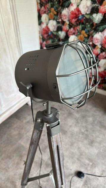 *** staande lamp kleine fitting beschikbaar voor biedingen