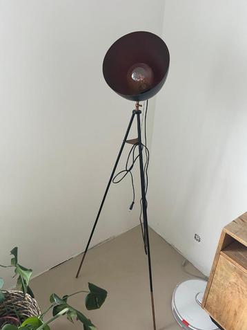 Zwarte industriele lamp | Black modern standing lamp beschikbaar voor biedingen