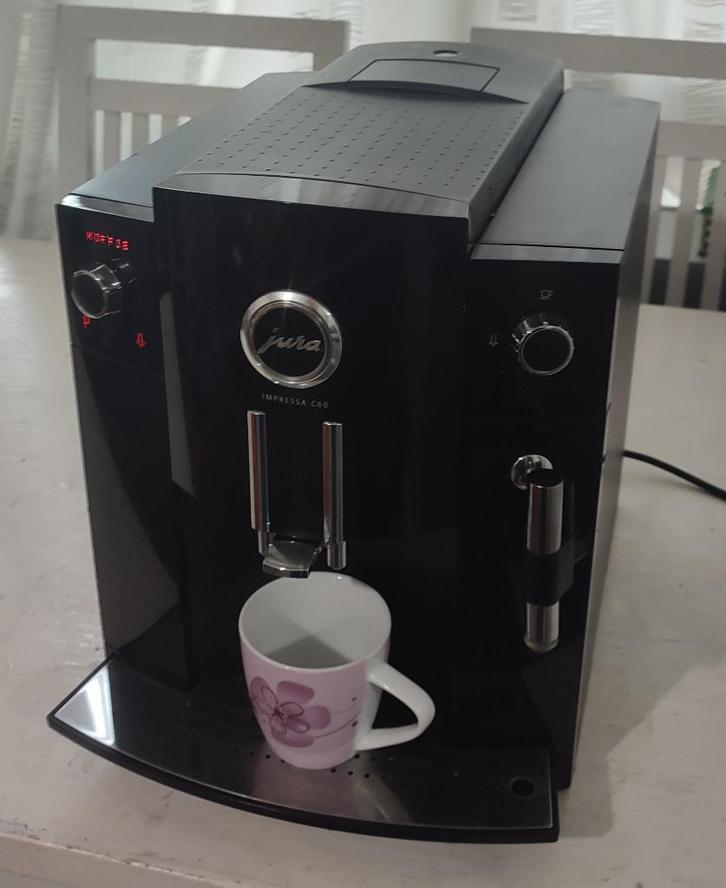 Jura C60 volautomaat Koffiemachine, Witgoed en Apparatuur, Koffiezetapparaten, Zo goed als nieuw, Gemalen koffie, Koffiemachine