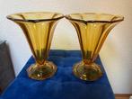 2 stuks Antieke Art Deco kelk vazen van Amber kleurig glas., Ophalen of Verzenden