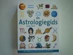 Boek de Astrologiegids door Judy Hall dierenriem, Boeken, Esoterie en Spiritualiteit, Ophalen of Verzenden, Zo goed als nieuw