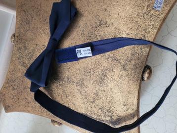 Vintage vlinderstrikje donker blauw  beschikbaar voor biedingen