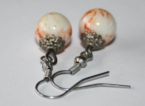 Korte oorbellen met oranje met wit gemarmerde kralen, Sieraden, Tassen en Uiterlijk, Oorbellen, Nieuw, Hangers, Overige materialen