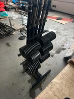 Halterset: Rek met gewichten / 9 stangen halters / gewichten, Sport en Fitness, Fitnessmaterialen, Ophalen, Gebruikt, A, Q