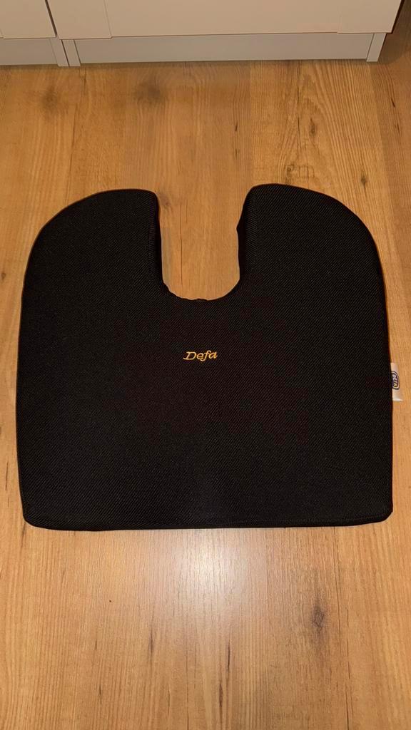 DEFA Orthopedisch Zitkussen - Zo Goed Als Nieuw!, Huis en Inrichting, Stoelen, Zo goed als nieuw, Eén, Stof, Zwart, Ophalen of Verzenden