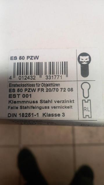 45st nieuwe insteeksloten.  beschikbaar voor biedingen