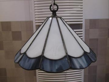 Tiffany hanglamp wit met blauwe rand beschikbaar voor biedingen