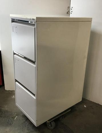 Ladekast, 3 laden, 44x71,5x120,5 cm, gereedschap beschikbaar voor biedingen