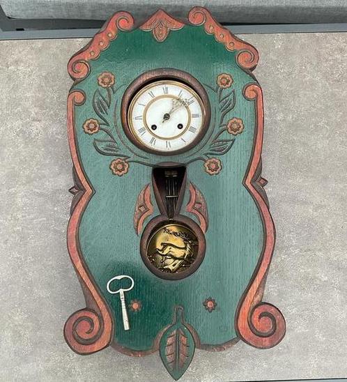 Antieke Wandklok met Pendule en Sleutel - Houten Behuizing, Antiek en Kunst, Antiek | Klokken, Ophalen of Verzenden
