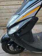 Senzo Urban scooter (geel kenteken) - 5000km, Ophalen, Gebruikt, Benzine, Overige merken