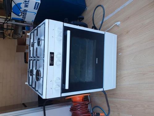 Mooie gasfornuis met oven. Alleen zelf schoonmaken, Witgoed en Apparatuur, Ovens, Zo goed als nieuw, Oven, 60 cm of meer, Ophalen