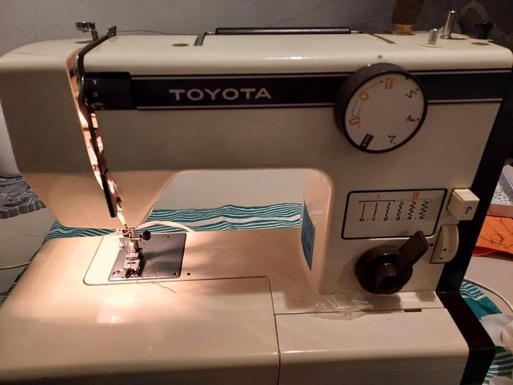 Naaimachine Toyota, Hobby en Vrije tijd, Naaimachines en Toebehoren, Zo goed als nieuw, Naaimachine, Overige merken, Ophalen