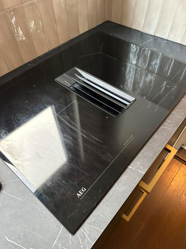 AEG TCH74B01FB inductie kookplaat met ingebouwde afzuiging, Witgoed en Apparatuur, Kookplaten, Zo goed als nieuw, Inbouw, Inductie