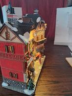 Lemax Essex Street Facade Alpine Winter Shops., Diversen, Kerst, Ophalen of Verzenden, Zo goed als nieuw
