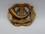 Oude slag baretembleem Menno van Coehoorn ronde oogjes, Verzenden, Landmacht, Nederland, Embleem of Badge