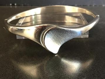 Zilveren massieve soort slaven armband met scharnier beschikbaar voor biedingen
