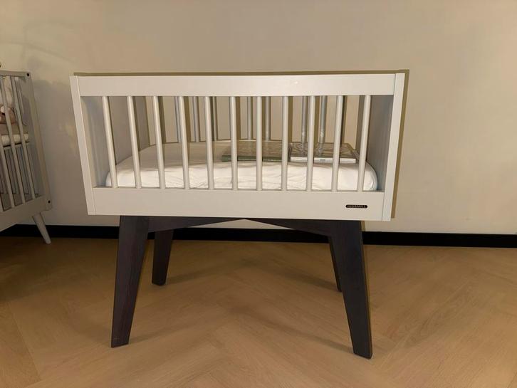 Kidsmill sixties wieg (Oatmeal), Kinderen en Baby's, Boxen, Zo goed als nieuw, Rechthoekig, Ophalen of Verzenden