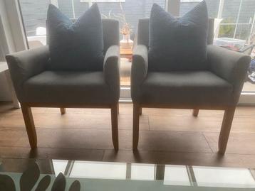 2 stoelen armleunstoelen fauteuilles beschikbaar voor biedingen