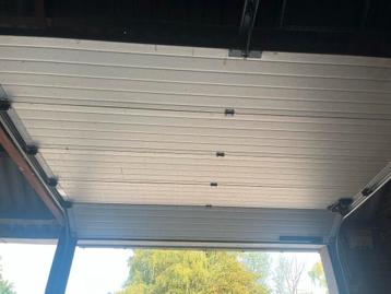 Crawford Ultra Garagedeur met Motor beschikbaar voor biedingen