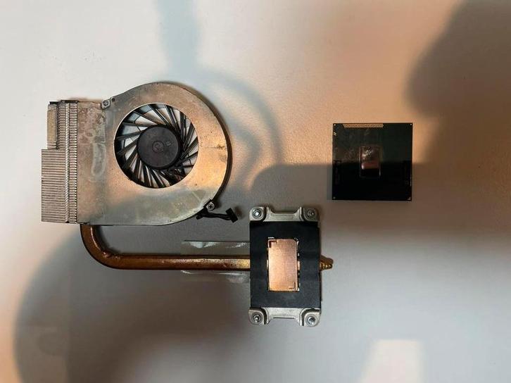 Intel Core i5-3230M - werkend - met heatsink en fan, Computers en Software, Processors, Zo goed als nieuw, 2-core, 2 tot 3 Ghz