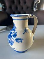 Blauw-wit aardewerk kannetje, Blauw, Aardewerk of Porselein, Ophalen of Verzenden, Zo goed als nieuw