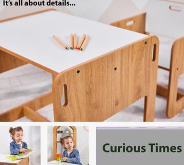 Montessori kindertafel met 2 stoelen beschikbaar voor biedingen