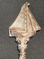 Vintage bewerkt lepeltje met een zeilboot, Antiek en Kunst, Ophalen