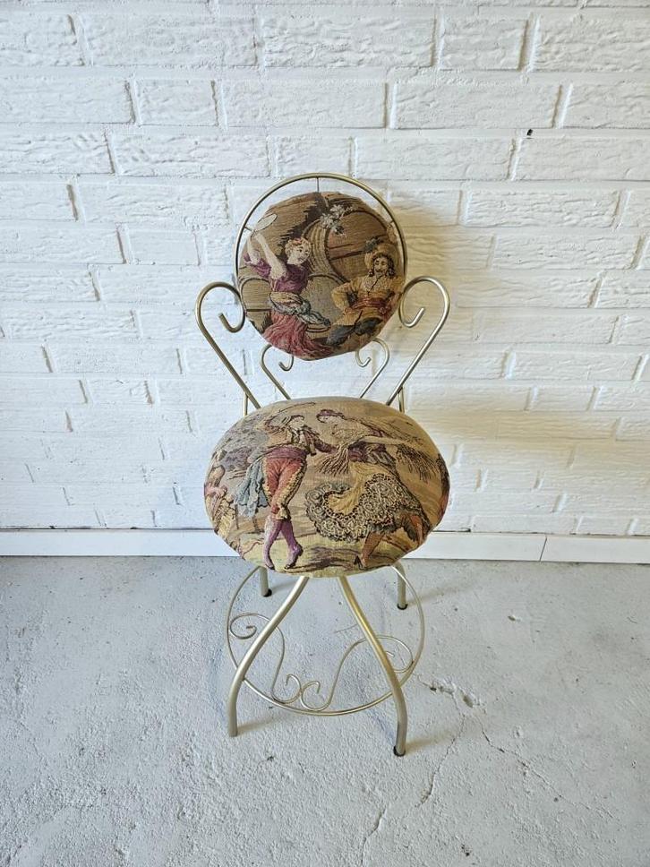 Brocante stoeltje met Gobelin bekleding, Antiek en Kunst, Curiosa en Brocante, Ophalen