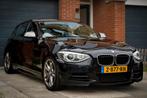 Uitstekende BMW M135i 320 pk RWD | Dealer onderhouden., Auto's, BMW, Achterwielaandrijving, 74 €/maand, Zwart, 320 pk